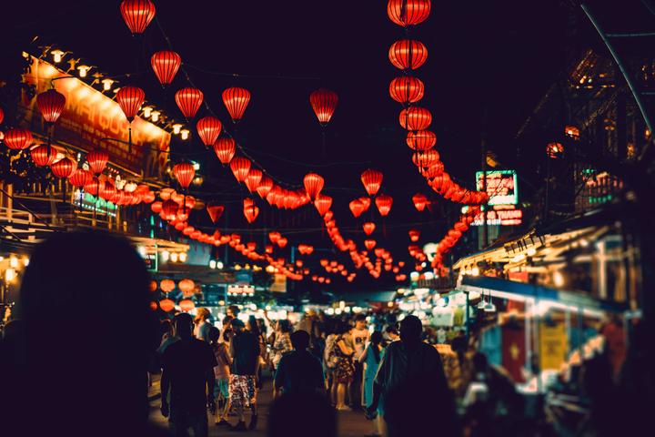 Bé gái 14 tuổi đau bụng, nôn - Cảm hứng video marketing từ Hotspot Matrix