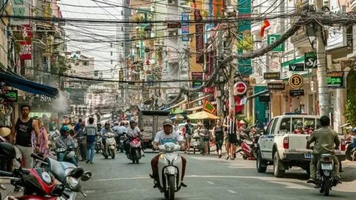 Tỏa Sáng Trên Mạng Xã Hội: Chuyên Gia Trang Điểm & Hotspot Matrix